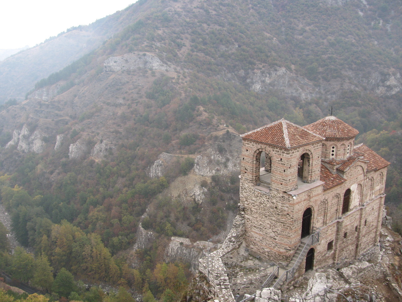 gogodoesbulgaria:  Asen’s Fortress, Rhodope Mountains. On the way to Arda.