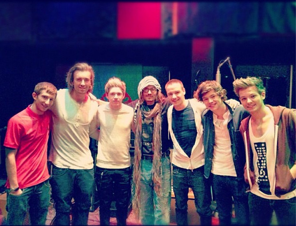 twoaussies-onedirection:  WAIT WHAT IS THAT JOHNNY DEPP WHEN DID THIS HAPPEN