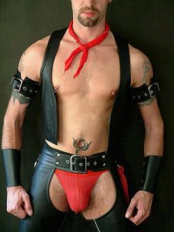 insatiablesatyr:  there are times when red and black go so well together   