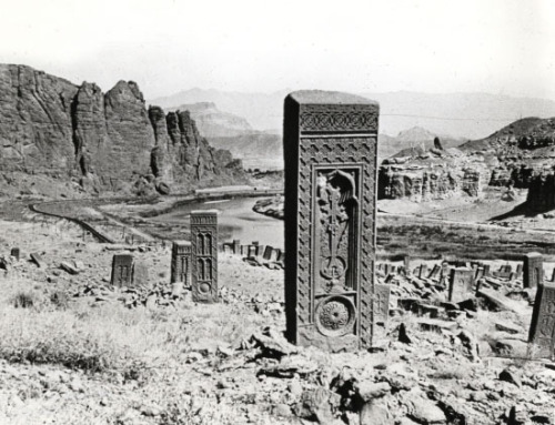 zolotoivek:View of the Armenian cemetary at Julfa, 1910.