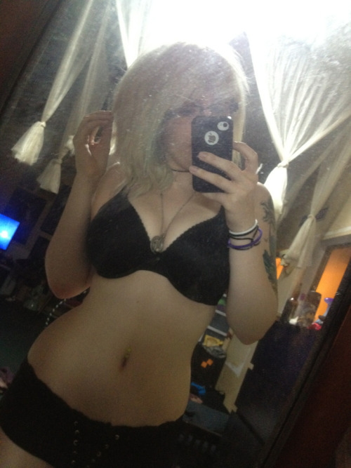 lebaiserdelamorte:  Me ;) good collection 