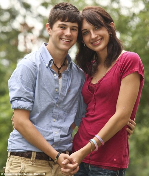 hahakiah:To the casual observer, this young couple look just like any other teenagers in love.But pr