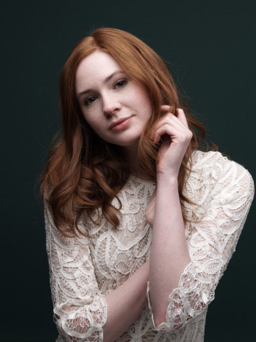 Porn Pics provocateuse:  Suki Dhanda Karen Gillan,