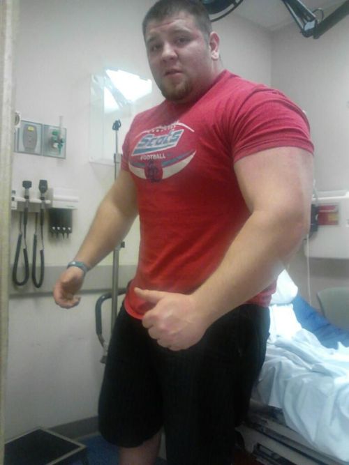 scouserugger:  bigbeefydevils:   Beffy muscle boy