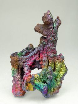 bijoux-et-mineraux:  Iridescent Goethite