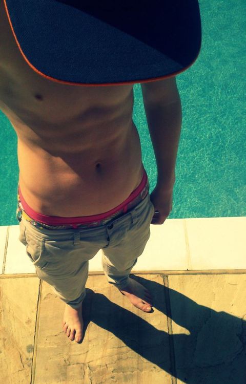 teenboy18: LEWIS 10 - SUMMER 2012 DAY BY THE POOL &lt;3