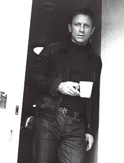 hiddlesy:  Behind The Scenes: Daniel Craig as 007 