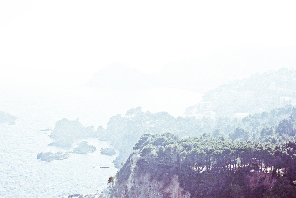 geniusofthehole:  hivern 2012 (by emma llensa) 