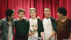 tomlinshire:   One Direction won the MTV EMA for ‘Biggest Fans’   