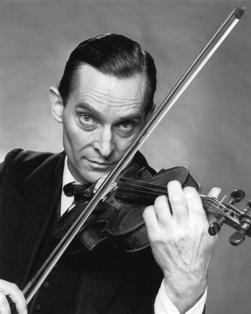 bakerstreetbabes: Always reblog the Jeremy With Violin and Eyebrow picture.