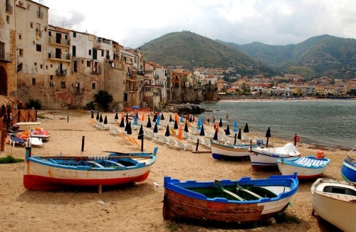 (via Cefalu’, a photo from Palermo, Sicily | TrekEarth)Cefalu, Sicily, Italy