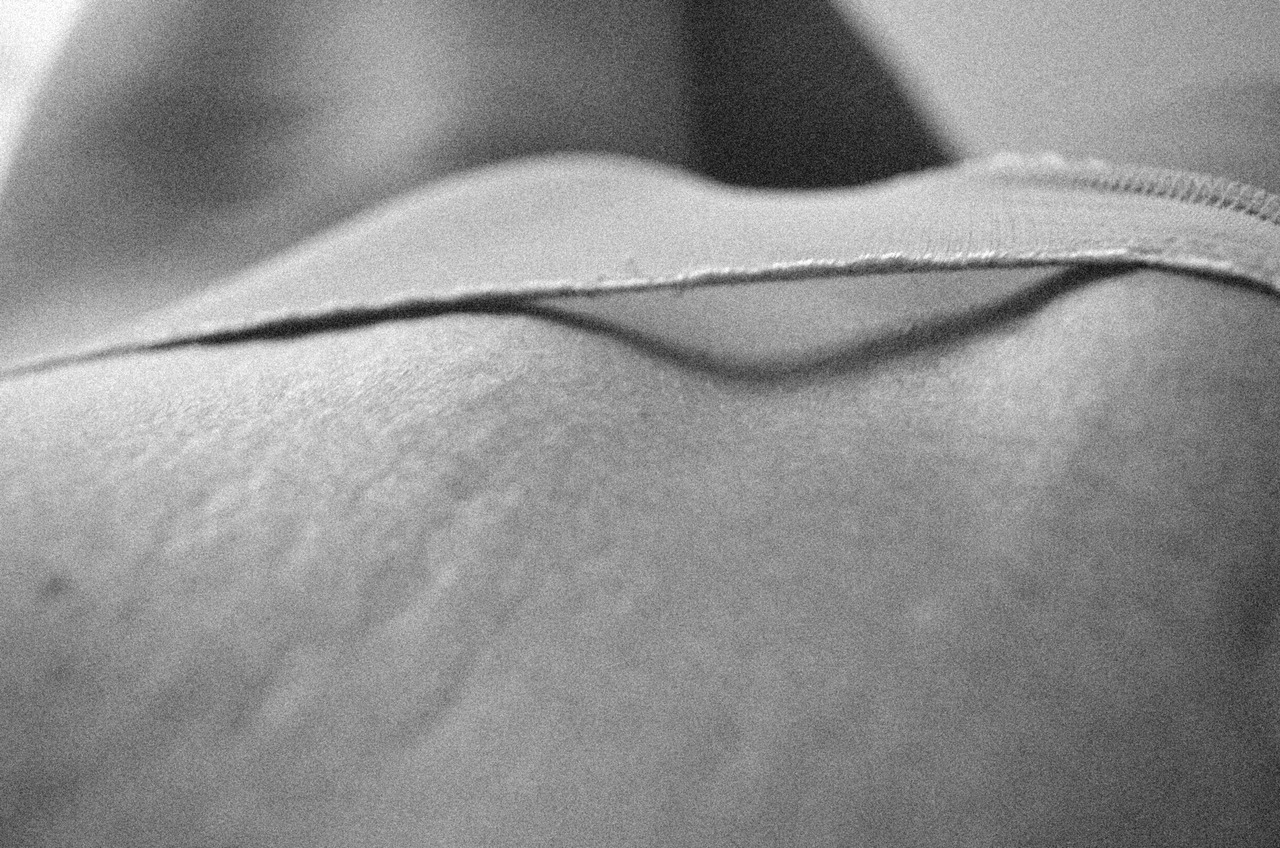 I love bodyscapes and I love that beautiful space between the pelvic bones and a
