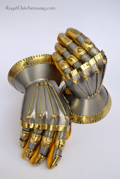 royaloakarmoury:I have finished the gauntlets which were shown rough-hammered in my last post. 