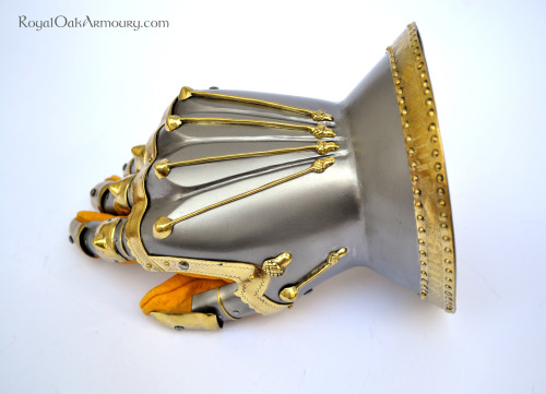 royaloakarmoury:I have finished the gauntlets which were shown rough-hammered in my last post. 