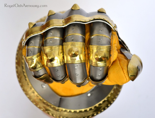 royaloakarmoury:I have finished the gauntlets which were shown rough-hammered in my last post. 