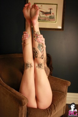 mygirlfriendsfeet:  Rourke Suicide. Love them tats on her feet…I’m guessing it means they taste just as sweet…