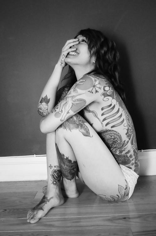 lesbtick:  lesbian b&amp;w blog