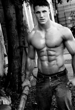 sexydoodz:  Greg Plitt 