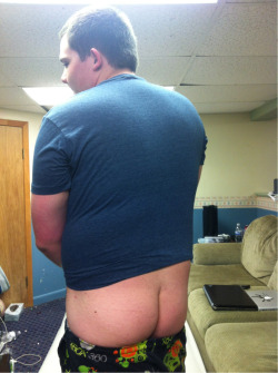 liljohnbear:  And Evan’s bum :3 