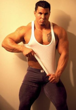 The-Smiling-Biceps:  I Wish My Jeans Fit Me That Snugly.  (Or Better Yet, I Wish