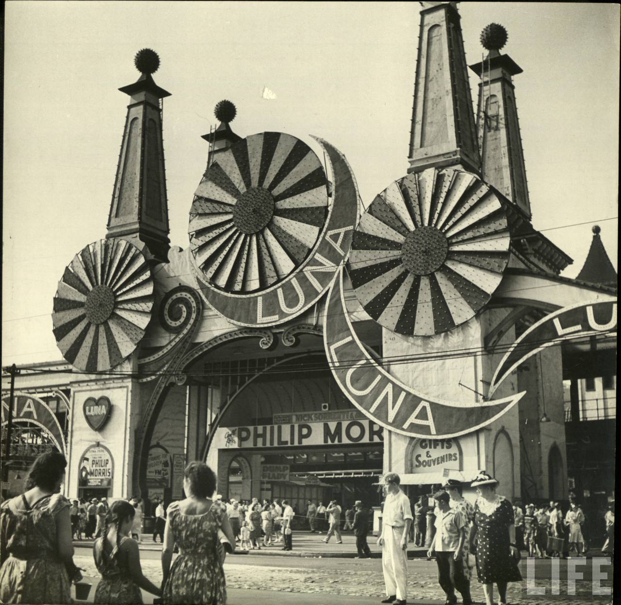 Coney Island, 1944. Photo taken by Marie Hansen for LIFE, via Google Image LIFE archive. Check out Coney Island’s Amazon Wishlist for Sandy relief here.