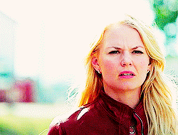 emmaswancharming:au meme:Snow is able to go through the portal with Emma after giving birth to her, 