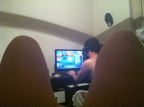 jaidefinichon:  -Mi amor estoy lista para… -Ahora no mierda, estoy en raid!