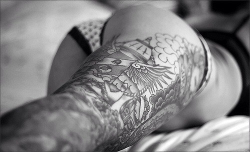 blackandwhitefiles:  attractive tattoo’d girls in black and white only at - blackandwhi