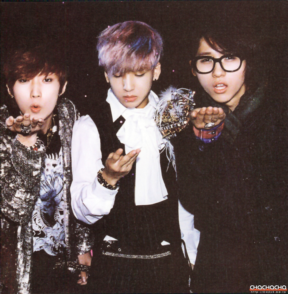 mooooosa:  CNU,Jinyoung and Baro in “In the Wind” photobook ^^ cr.to owner 