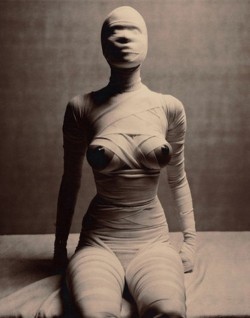 em56:  thesoulshiner:  Marcel Van Der Vlugt  I love how the subject has been mummified but her nipples have been isolated and left out,  to be used in whatever manner someone would love to use them.   