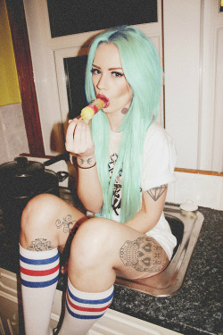 nerdjunkies:  Luv her hair