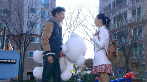 boxcutterlover:  Greatest KDrama Moments » Ba Wool brings a gift to his girlfriend only to find her with another man. 