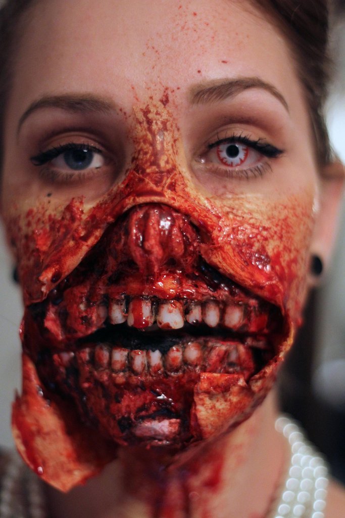  Zombie Audrey Hepburn Cosplayby Freakmo  