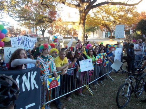 anarcho-queer: Counter-Protesters Outnumber Neo-Nazi/KKK In Charlotte 5-To-1 As many as 250 counter-