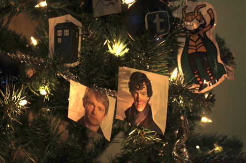 bookshop:oh my god I WANT A TREE LIKE THISOMG CAN I HAVE A FANDOM CHRISTMAS *_____*