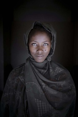 liquidnight:  Nicola Lo Calzo Ominta / Barn / Téra, 2009  From the Inside Niger series [via Le Journal De La Photographie] 