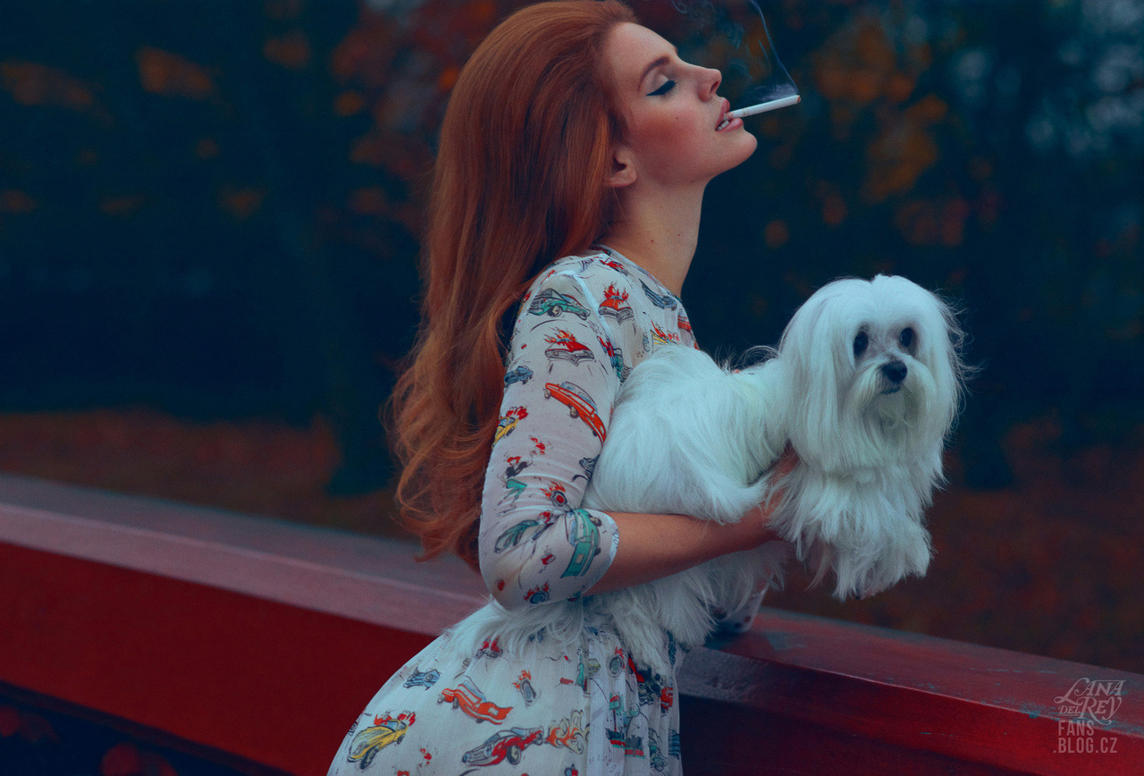 ikilledlanadelrey:  Lana Del Rey Smoke 