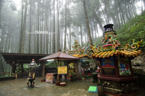 Alishan Alishan (阿里山) is one of the most well known scenic attractions in Asia. The area is popular 