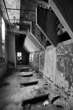 eastberliner:  abandoned control room …