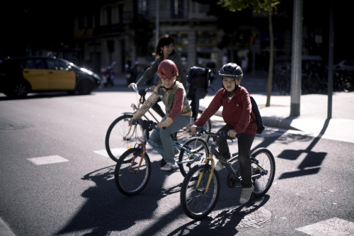 delightfulcycles: kids on bikes (by inuii)