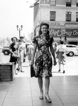 I do miss the 1940s; such grace, elegance .  &lt;3