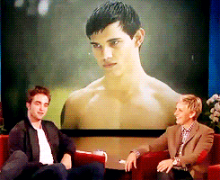sua-eternanamorada:  Pentinh…. Ops… kkkkk 