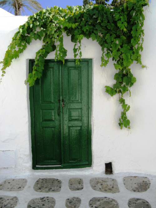 santoriniblog:Green door, Mykonos island