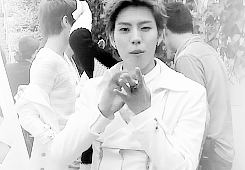  47/50 gifs of Dongwoo 