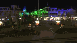 lackyannie:andrew-jason:Main Street’s transformation from Halloween to Christmas :DQuite… uhhh, well