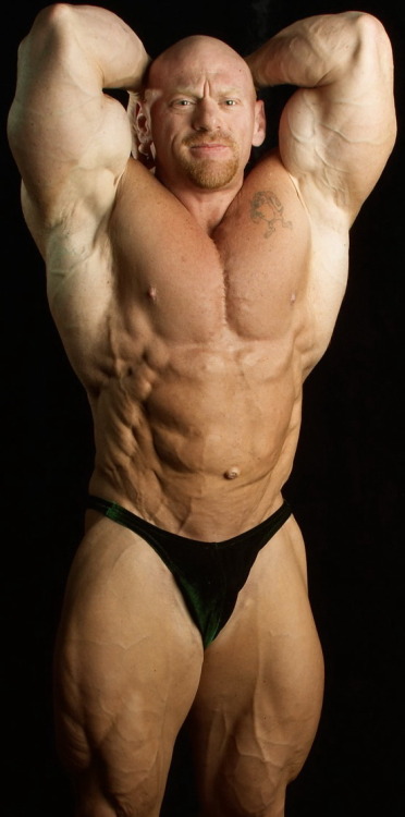 muscleaddict:  A Big Red Head Hunk! 