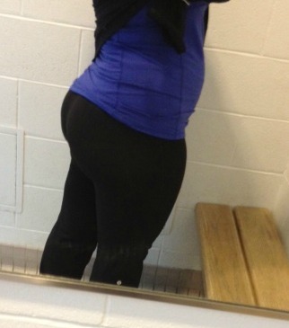 degradationofasubmissiveslut:  My round ass in my yoga pants at the gym today.