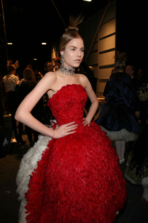 elle-a-dy: Alexander McQueen Fall 2008 backstage