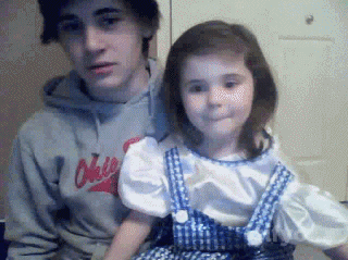 el-futuro-nos-observa:  juanapico:  ooh ,que tiernuras ;3  ohhhh, que amor♥