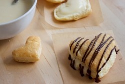 earlgrayteapudding:  Heart cream puffs. 
